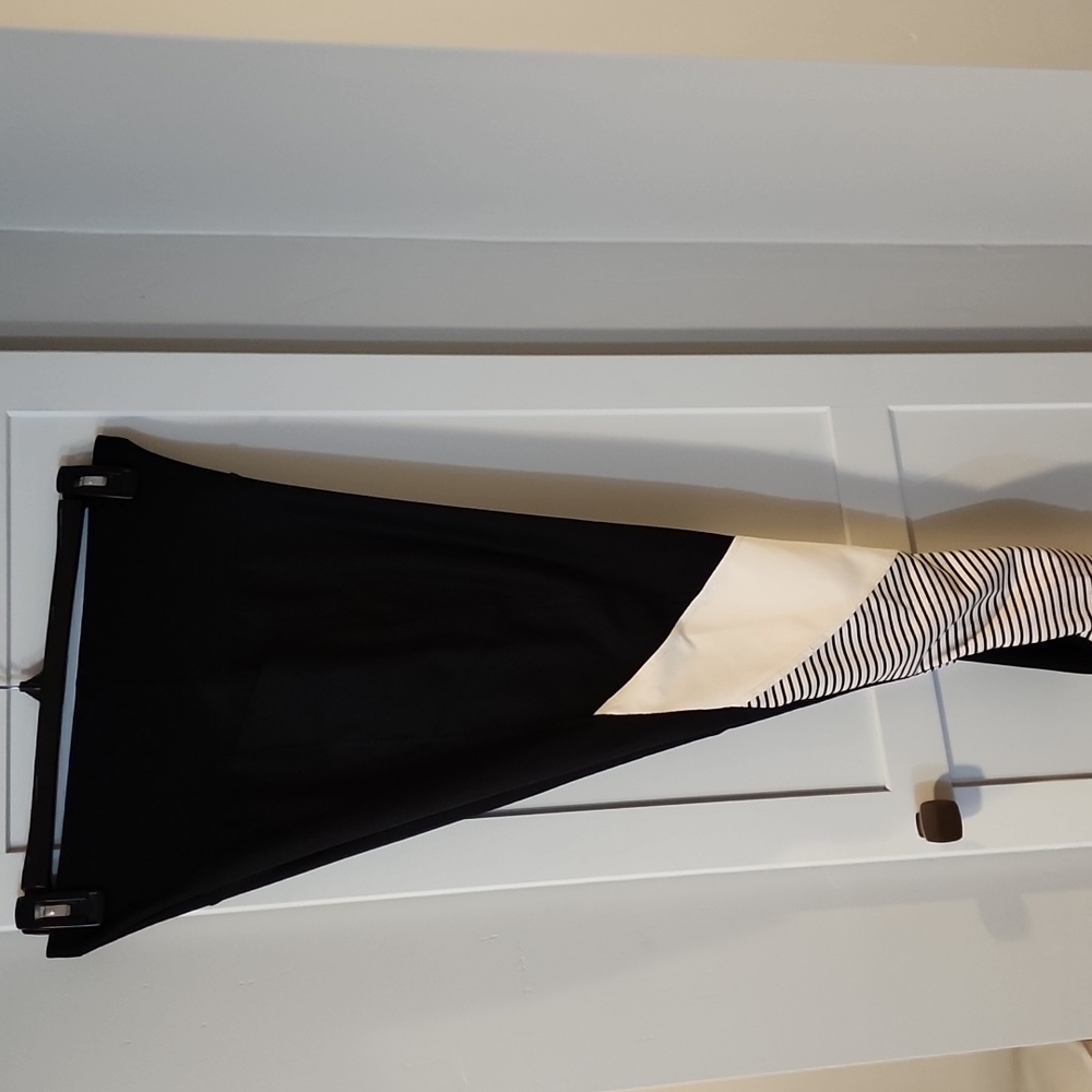 Xersion, 7/8 ankle legging. Black/white/stripes. L - Picture 4 of 6